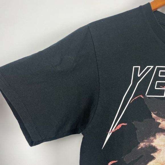 Gildan Black Yeezus Skull‎ Indian Headdress Graphic City List Tour T-Shirt - Picture 2 of 5